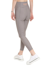 Load image into Gallery viewer, Kamelia technical fabric leggings - ROTATE Sunday
