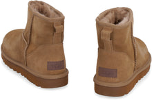Load image into Gallery viewer, Classic Mini II boots
