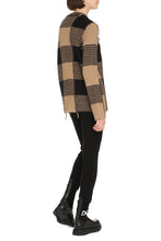 Load image into Gallery viewer, Long sleeve crew-neck sweater
